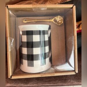 Ashland black and white played 10 ounce coffee, tea mug cup set w gold paw spoon